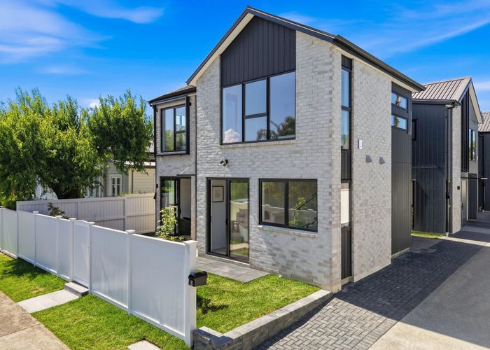  at 1/2 Coronation Street, Belmont, North Shore City, Auckland