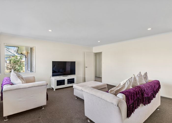  at 9 Regalwood Place, Favona, Auckland