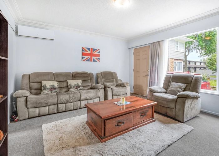  at 2/18 Wellington Street, Hamilton East, Hamilton