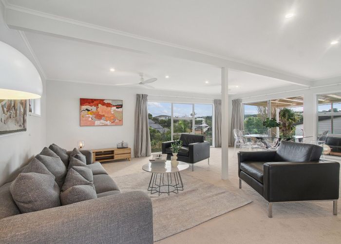  at 2/11 Ripon Crescent, Meadowbank, Auckland