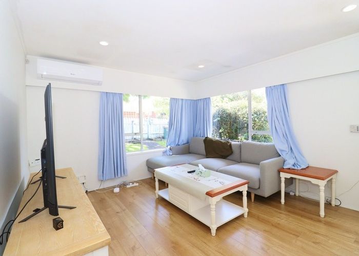  at 1/48 Mirrabooka Avenue, Botany Downs, Manukau City, Auckland