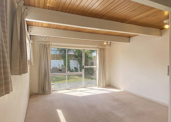  at 2/108 Office Road, Merivale, Christchurch City, Canterbury