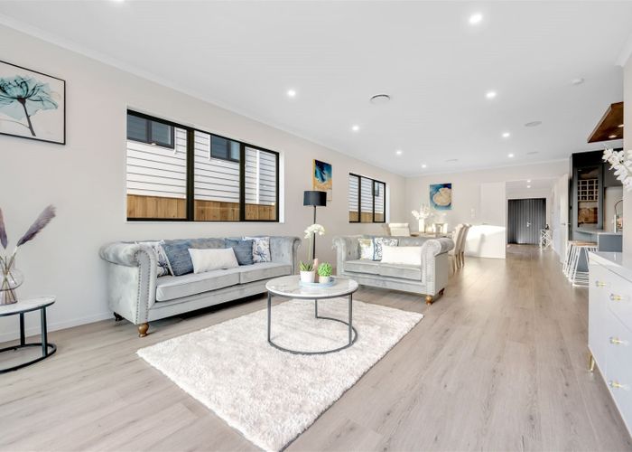  at 14 Bushfield Drive, Flat Bush, Auckland