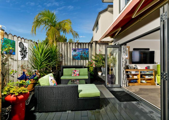  at 11/102 Greenhithe Road, Greenhithe, Auckland