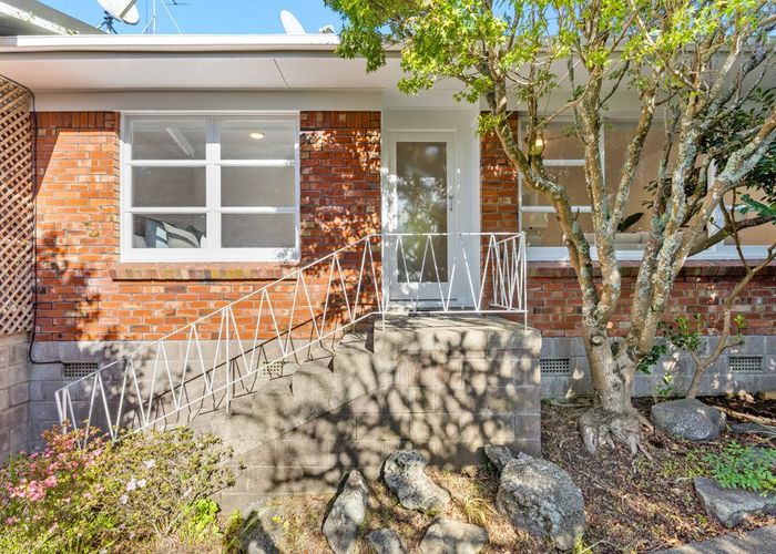  at 2/22 Margaret Place, Milford, North Shore City, Auckland