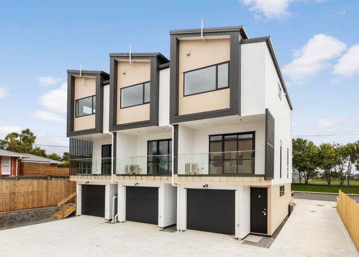  at 2/53 Archibald Road, Kelston, Waitakere City, Auckland