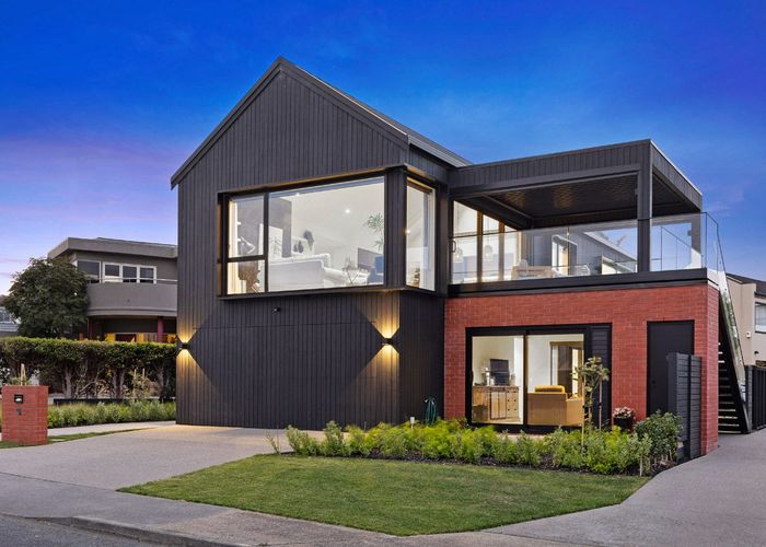  at 10 Vaughan Crescent, Murrays Bay, Auckland