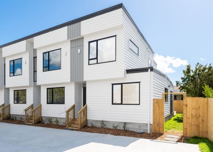  at 18E Larissa Avenue, Henderson, Waitakere City, Auckland