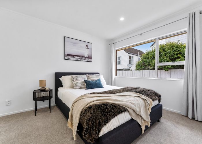 at 7/81 Shakespeare Road, Milford, Auckland