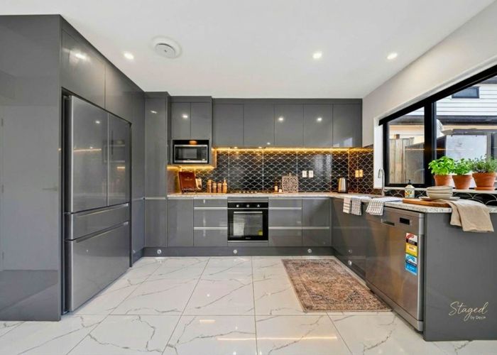  at 2/12 Landon Avenue, Papatoetoe, Manukau City, Auckland