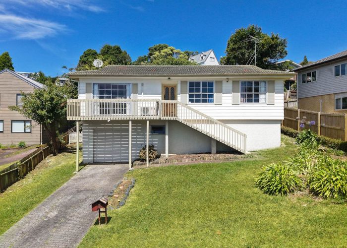  at 39 Oaktree Avenue, Browns Bay, North Shore City, Auckland