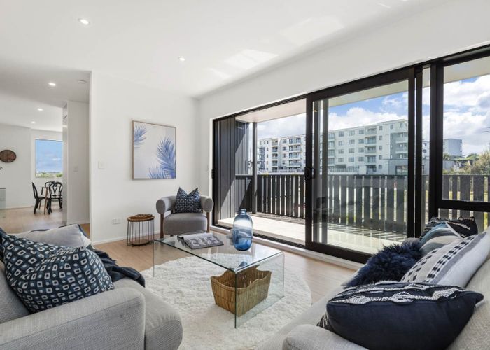  at 8/52B Rosedale Road, Rosedale, Auckland