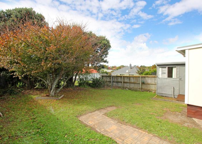  at 2/122 Lake Road, Belmont, North Shore City, Auckland