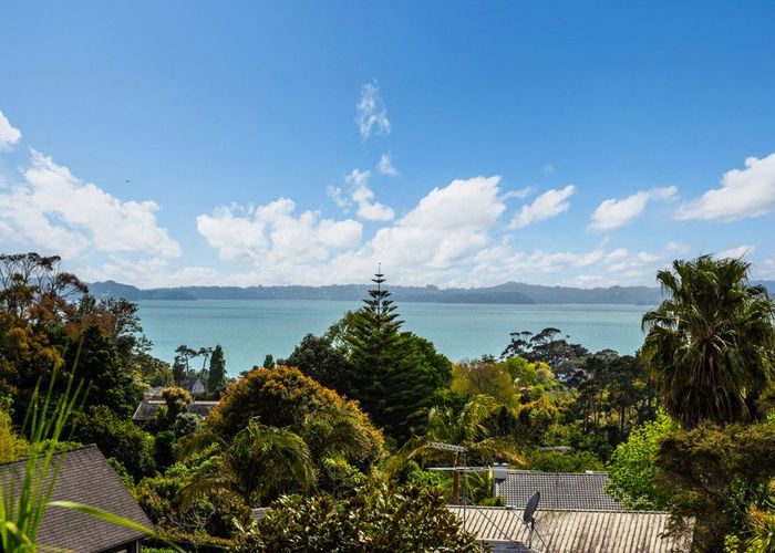  at 33 Bleakhouse Road, Mellons Bay, Manukau City, Auckland