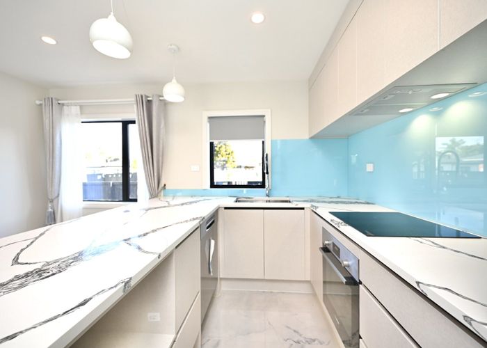  at 77 Flat Bush Road, Clover Park, Auckland