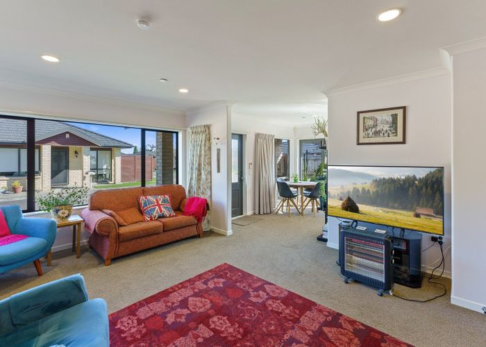  at 8 Ian Peter Way, Otaki