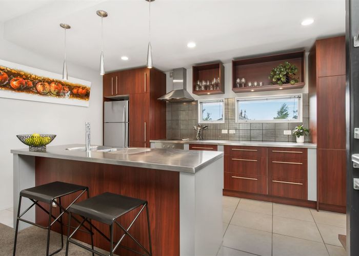  at 2/117 Canon Street, Edgeware, Christchurch