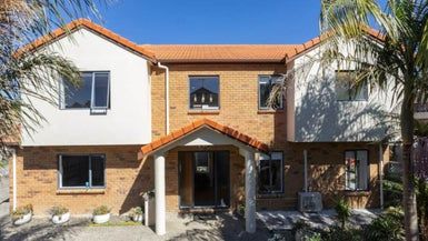  at 13 South Kensington Way, Henderson, Auckland
