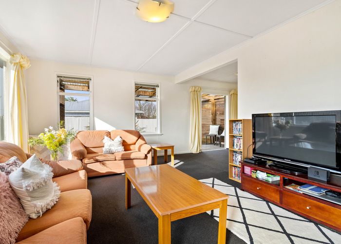  at 2/99 Hobsonville Road, West Harbour, Auckland
