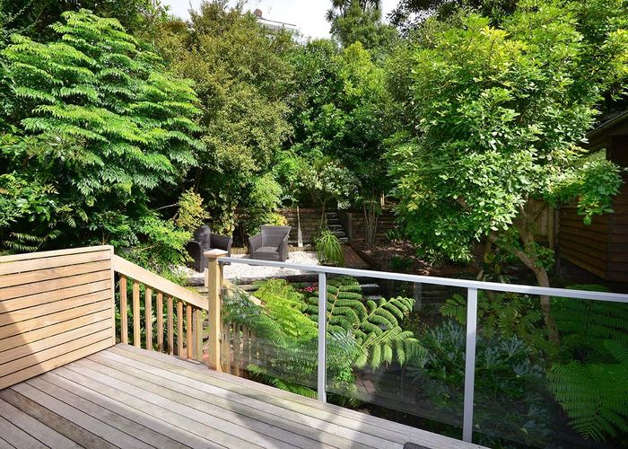  at 2/72 Lake Road, Northcote, Auckland