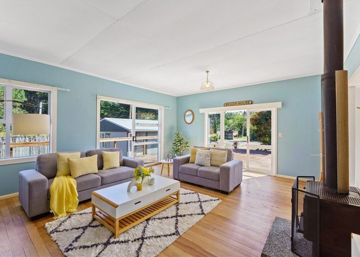  at 4 Hokio Road, Hokio Beach