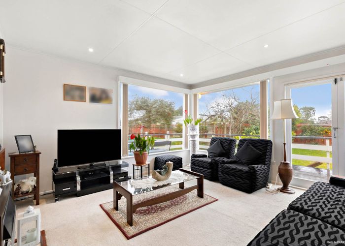  at 9 Sperry Place, Mangere, Auckland