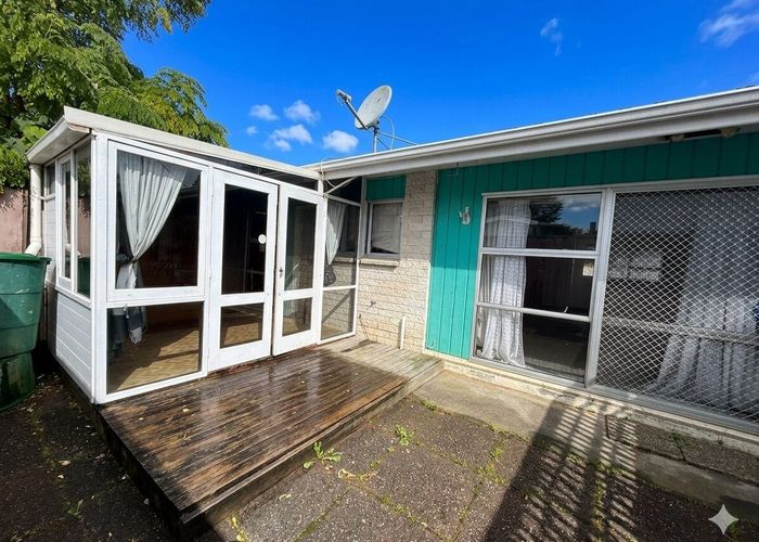  at 2/30 Gray Avenue, Mangere East, Manukau City, Auckland