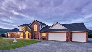  at 147 Bing Lucas Drive, Tawa, Wellington