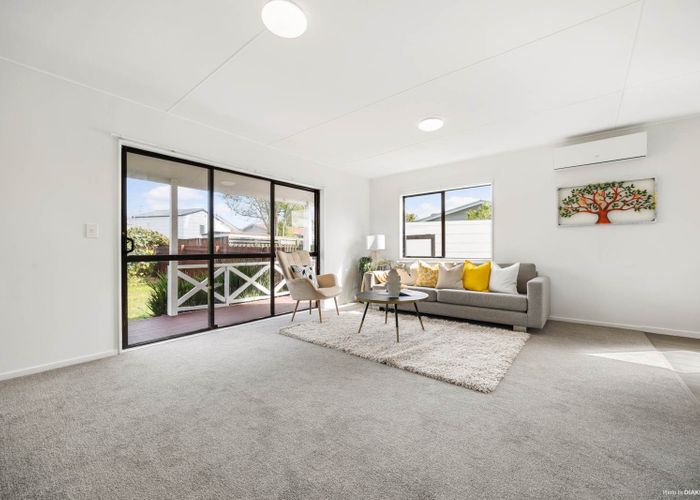  at 2/90 Shifnal Drive, Randwick Park, Manukau City, Auckland