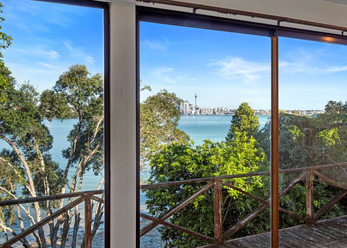  at 43 Norwood Road, Bayswater, Auckland