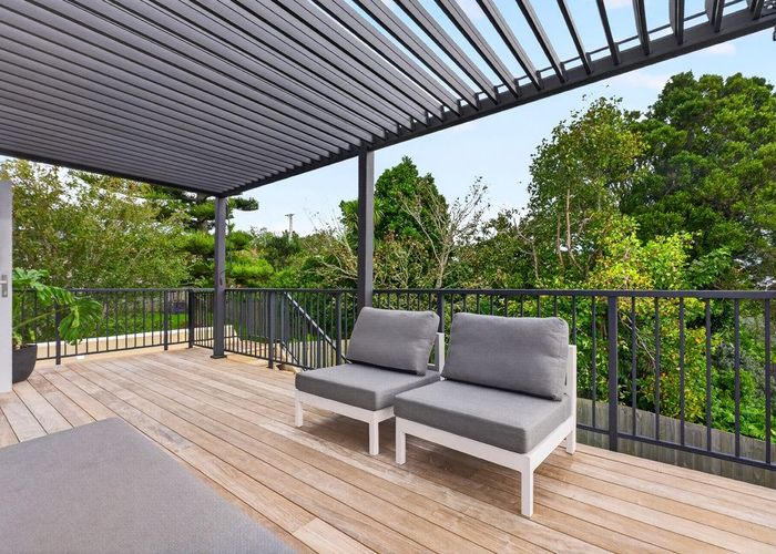  at 2/39 Kia Ora Road, Beach Haven, Auckland