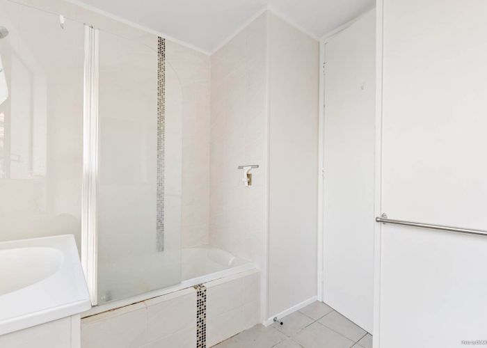  at 15 Kayle Glen, West Harbour, Waitakere City, Auckland