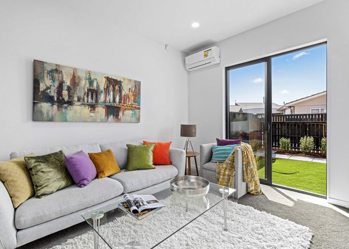  at 6/4 Glenhaven Place, Te Atatu Peninsula, Auckland