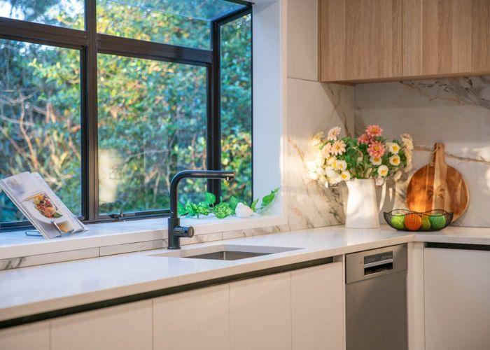  at 2/24 Windy Ridge Road, Glenfield, North Shore City, Auckland
