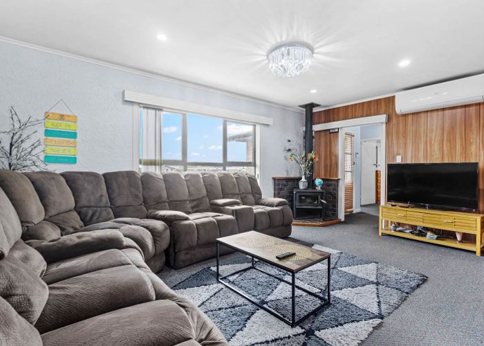  at 16 Waterview Road, Stanley Point, Auckland