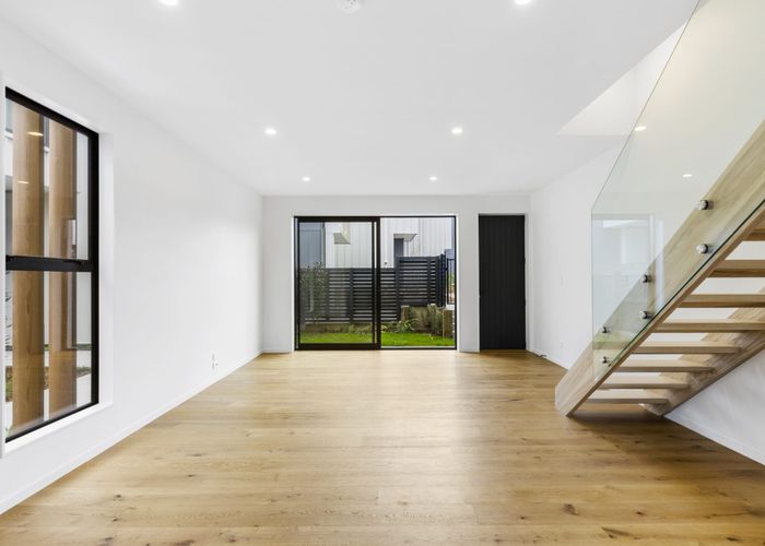  at 11/82 East Coast Road, Milford, North Shore City, Auckland