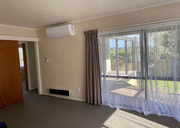  at 2/47 De Quincey Terrace, Highland Park, Manukau City, Auckland