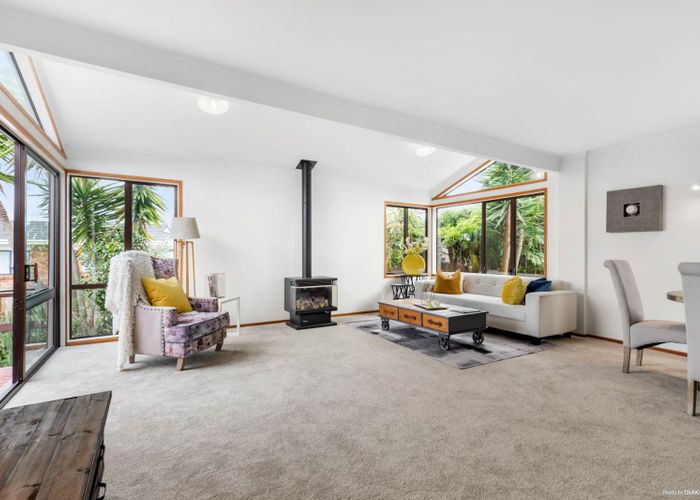  at 2/3 Holdaway Avenue, Northcote, Auckland