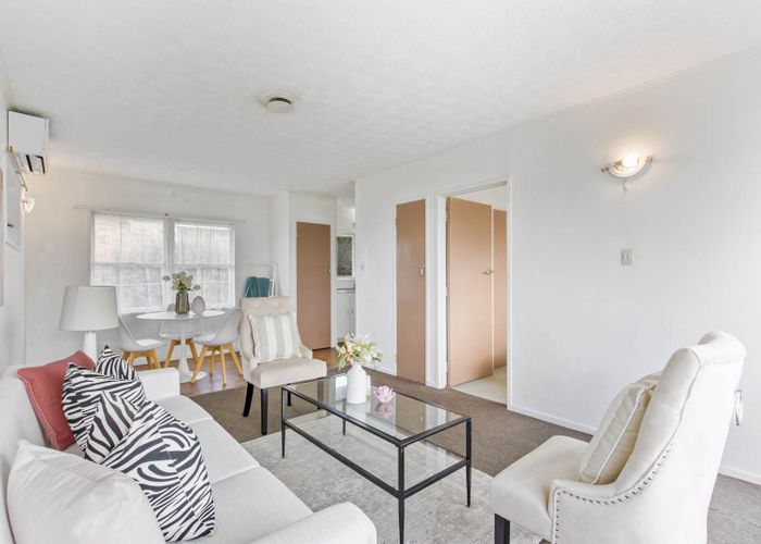  at 1/27 Malone Road, Mount Wellington, Auckland