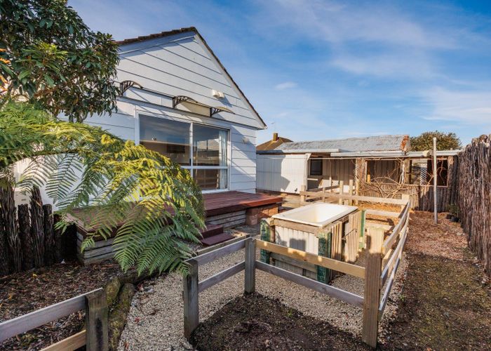 at 6 Thames Street, Roslyn, Palmerston North, Manawatu / Whanganui