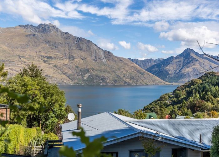  at 5 Williams Street, Sunshine Bay, Queenstown