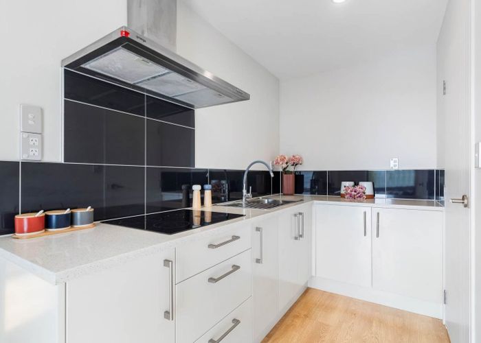  at 33 Springside Drive, Flat Bush, Manukau City, Auckland