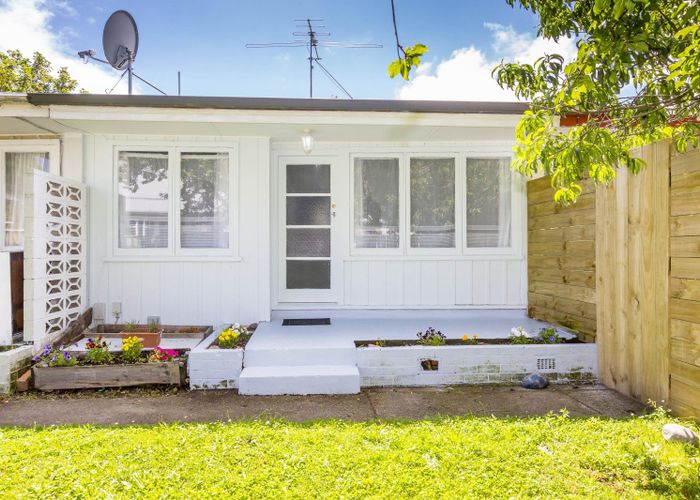  at 2/4 Granville Street, Silverstream, Upper Hutt, Wellington