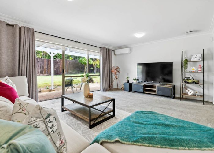  at 43 Botany Road, Botany Downs, Manukau City, Auckland