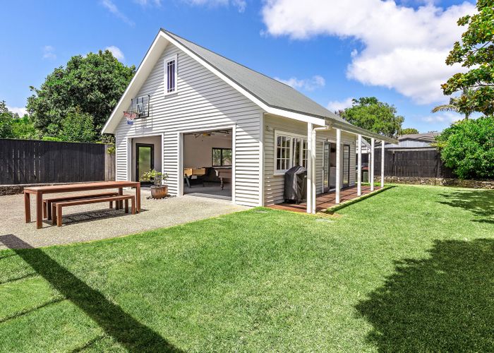 Free property data for 82 Gribblehirst Road, Sandringham, Auckland