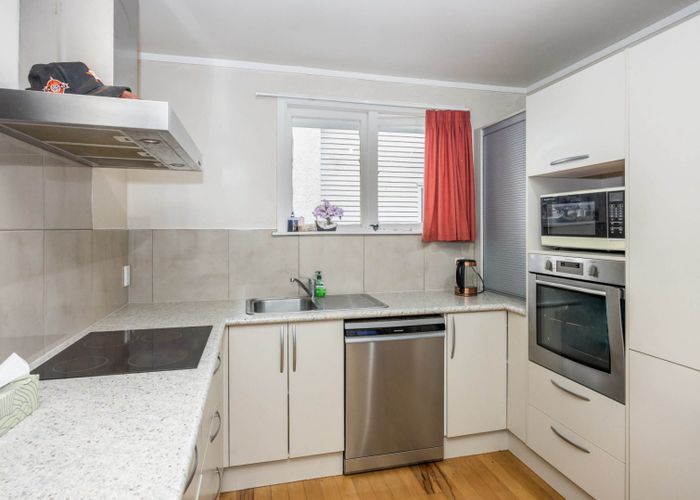  at 74 Vardon Road, St Andrews, Hamilton