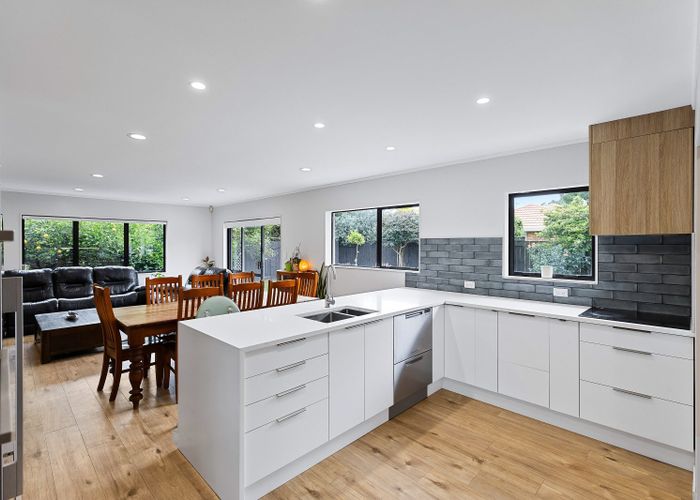  at 21 Commodore Avenue, Flagstaff, Hamilton