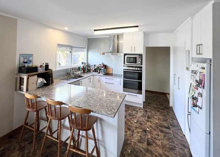  at 33 Sartors Avenue, Northcross, Auckland