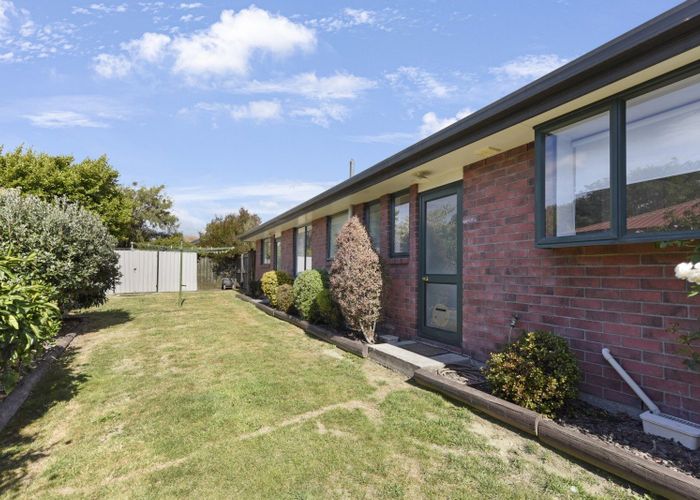  at 39 Lord Auckland Road, Wakefield