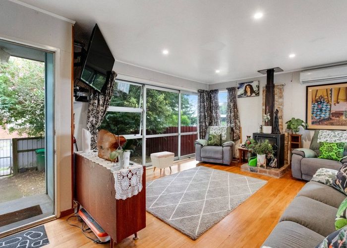  at 5 Raglan Street, Mangere East, Auckland
